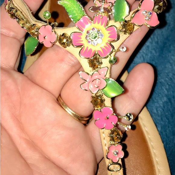 Two lips floral Sandles size 10 - Picture 2 of 4